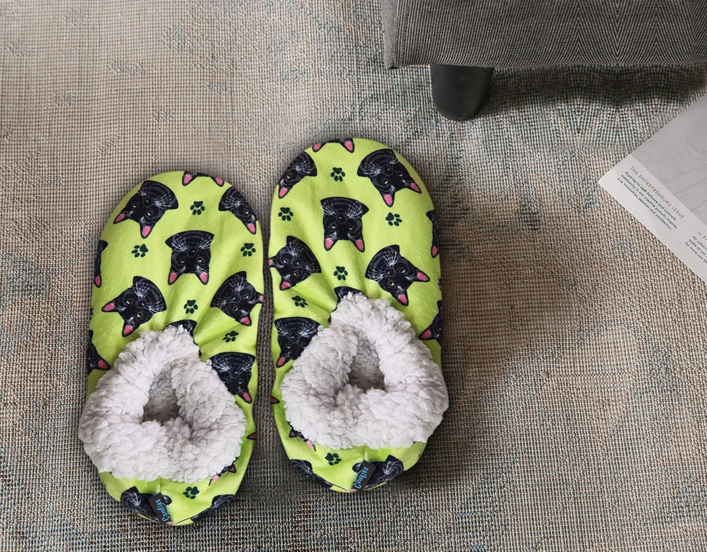 Black Cat Lovers Super Soft Slippers - Cozy House Slippers - Non Skid Bottom - One Size Fits Most - Sherpa slipper - Pet Lover Gifts For Men And Women